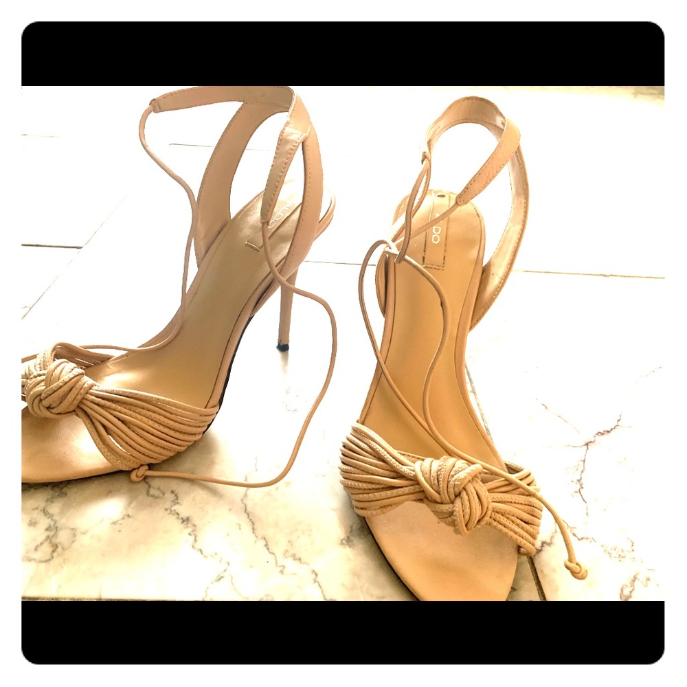 ⭐️⭐️Nude strappy heel! (only worn once)